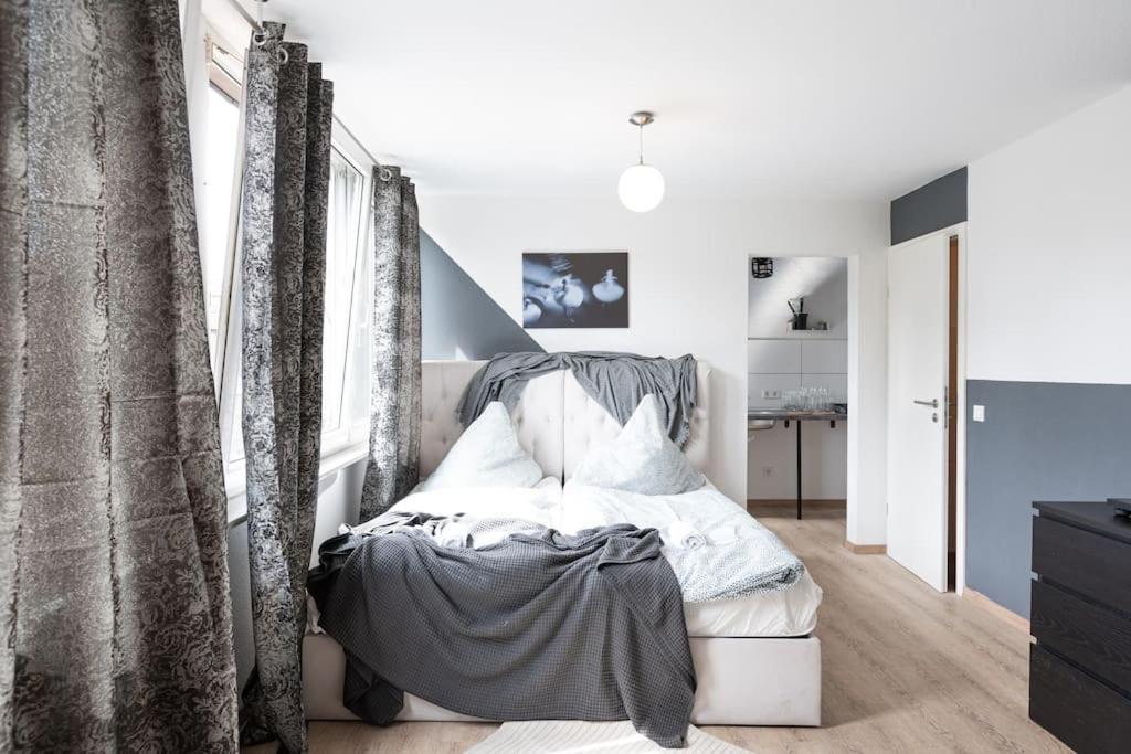 - Nice New York Apartment In The Heart Of Duisburg - Betten & Sofa - 5 Mins Central Station Hbf - Big Tv & Wifi - Exterior foto