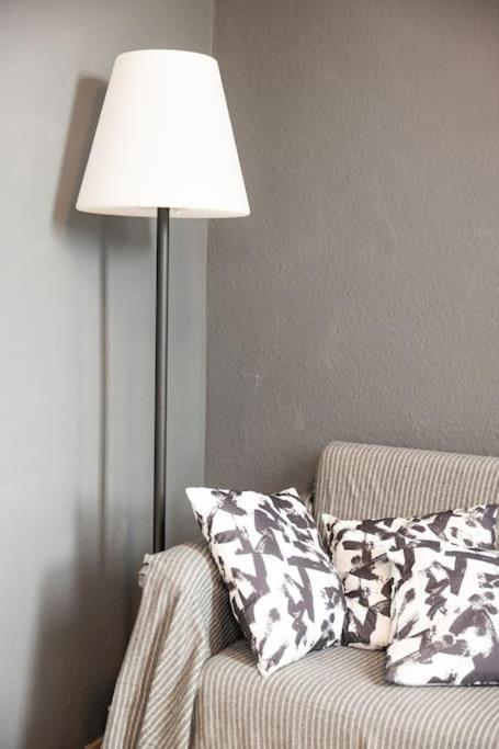 - Nice New York Apartment In The Heart Of Duisburg - Betten & Sofa - 5 Mins Central Station Hbf - Big Tv & Wifi - Exterior foto