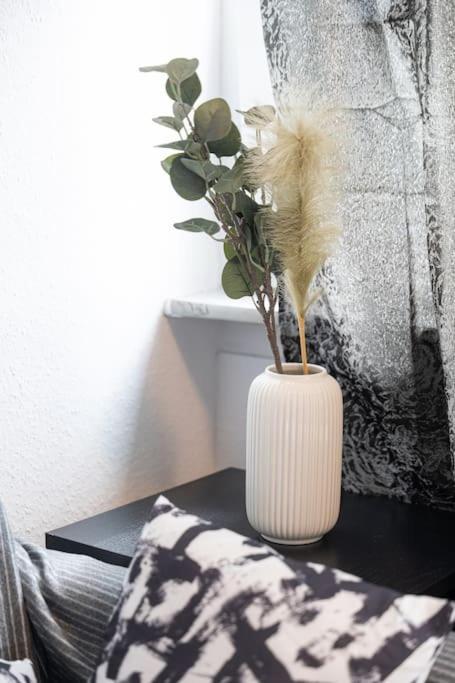 - Nice New York Apartment In The Heart Of Duisburg - Betten & Sofa - 5 Mins Central Station Hbf - Big Tv & Wifi - Exterior foto